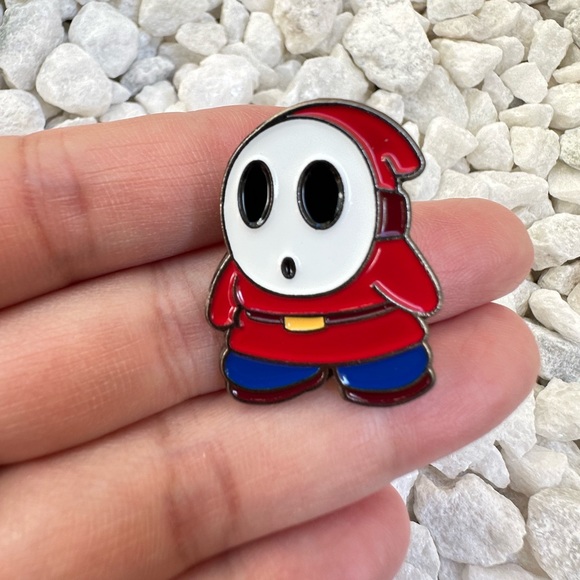 Mario Bros ShyGuy Enamel Pin Brooch - Picture 1 of 5
